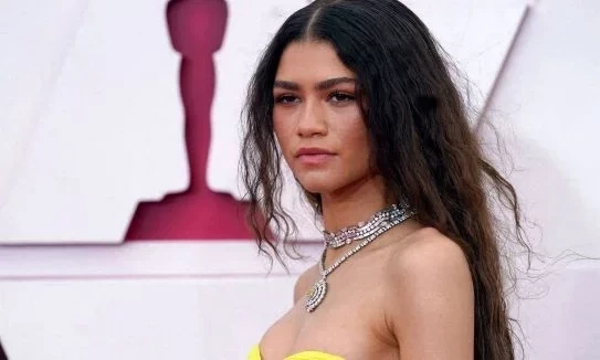 As melhores makes do tapete vermelho no Oscar 2021 - imagem 37906