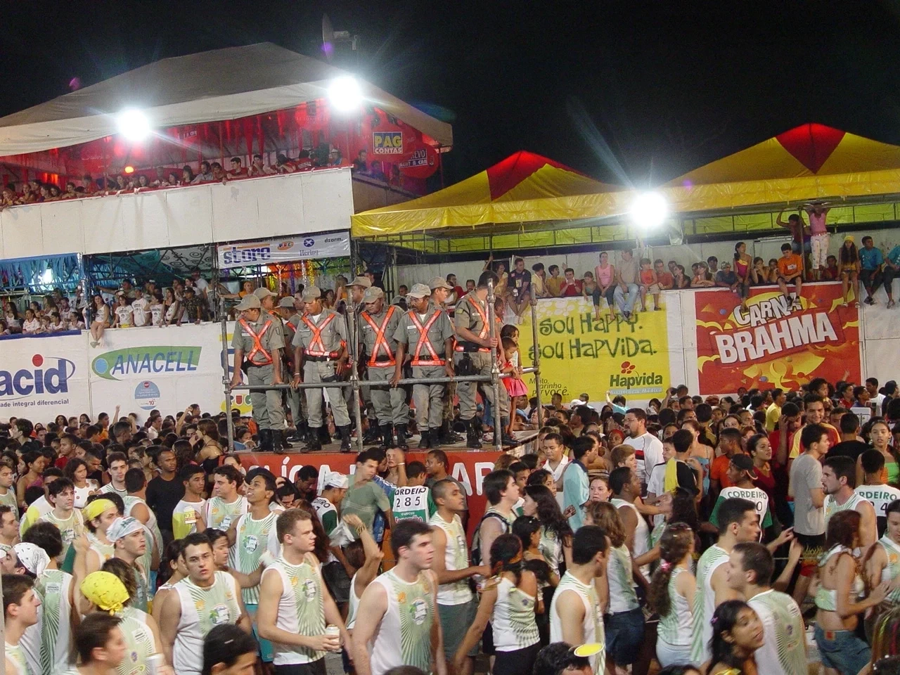 Veja cliques exclusivos da Micarina do ano de 2004! - imagem 38087