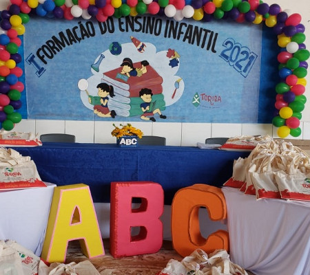 Dr. Zé Fernando fez entrega de material infantil 
