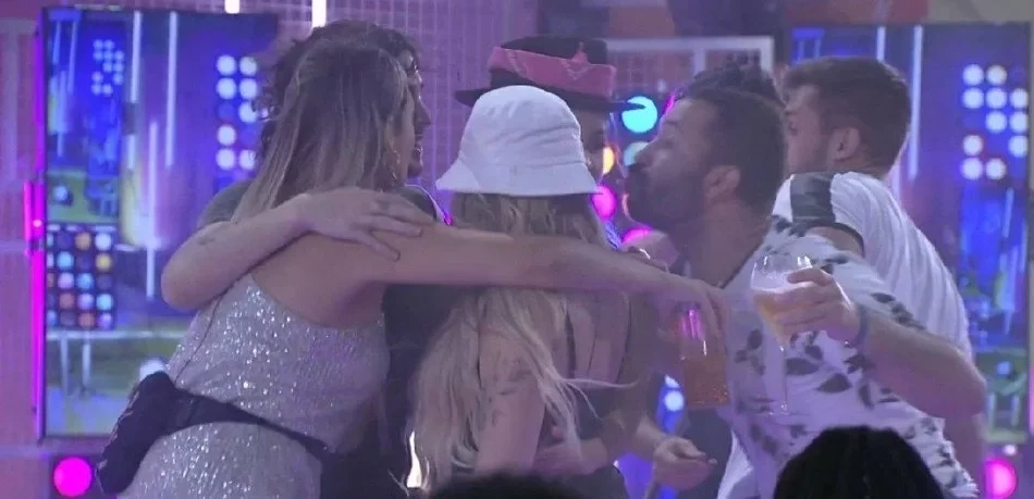 Relembre os beijos mais marcantes do BBB 21. Veja fotos! - imagem 38181