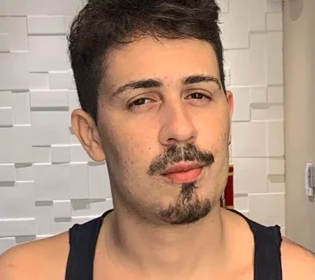 Conheça quem são os famosos que foram adotados e você não sabia 