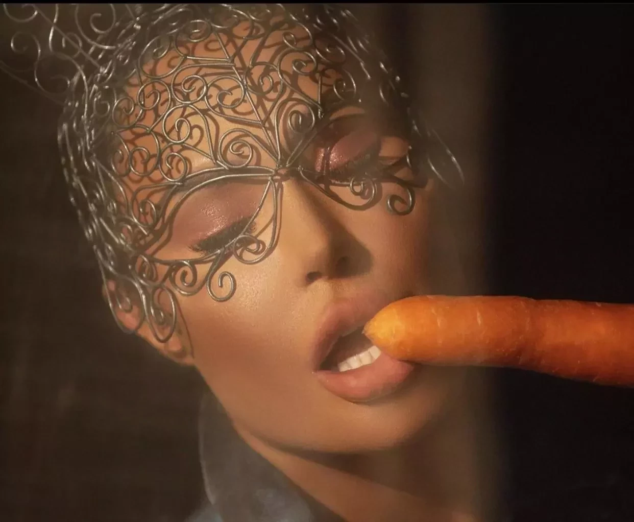 Gracyanne Barbosa põe cenoura na boca em ensaio quente de Páscoa - imagem 35847