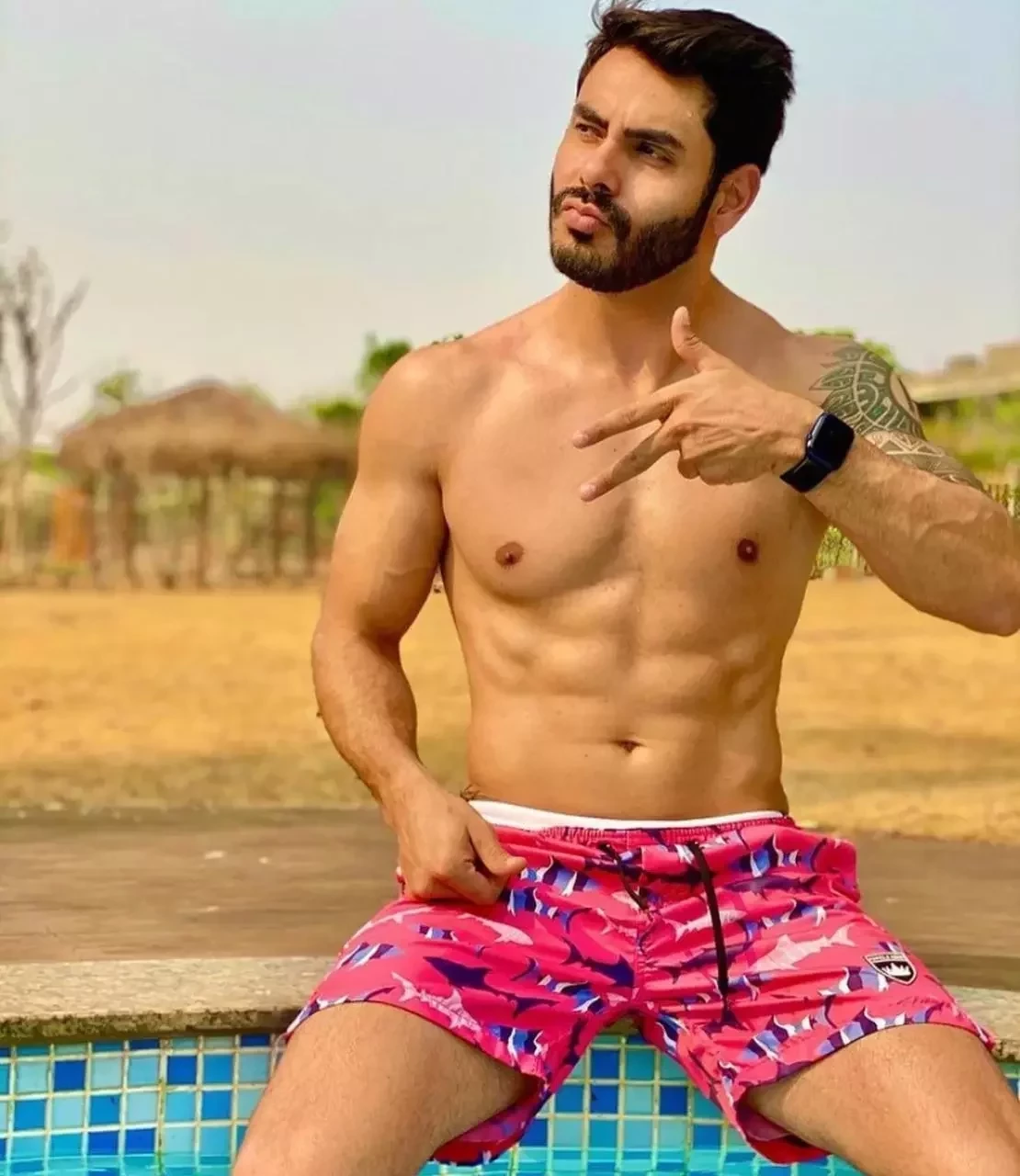 Veja cliques ousados do ex-BBB Rodolffo de sunga branca e corpão  - imagem 35973