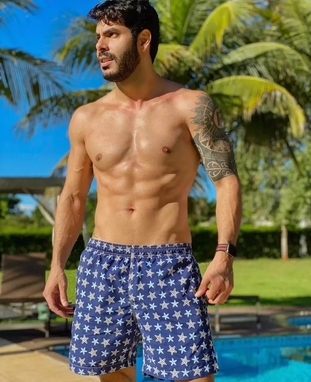 Veja cliques ousados do ex-BBB Rodolffo de sunga branca e corpão  - imagem 35976