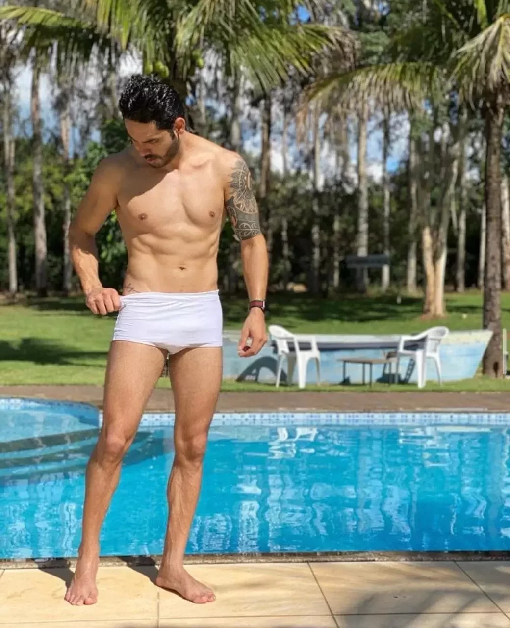 Veja cliques ousados do ex-BBB Rodolffo de sunga branca e corpão  - imagem 35970