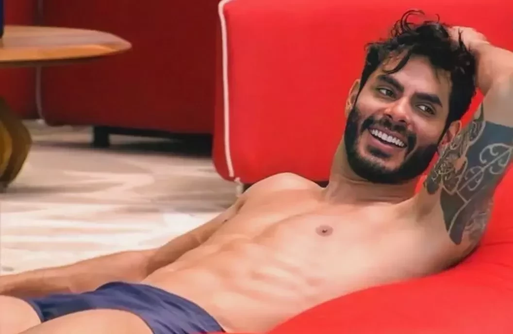 Veja cliques ousados do ex-BBB Rodolffo de sunga branca e corpão  - imagem 35974
