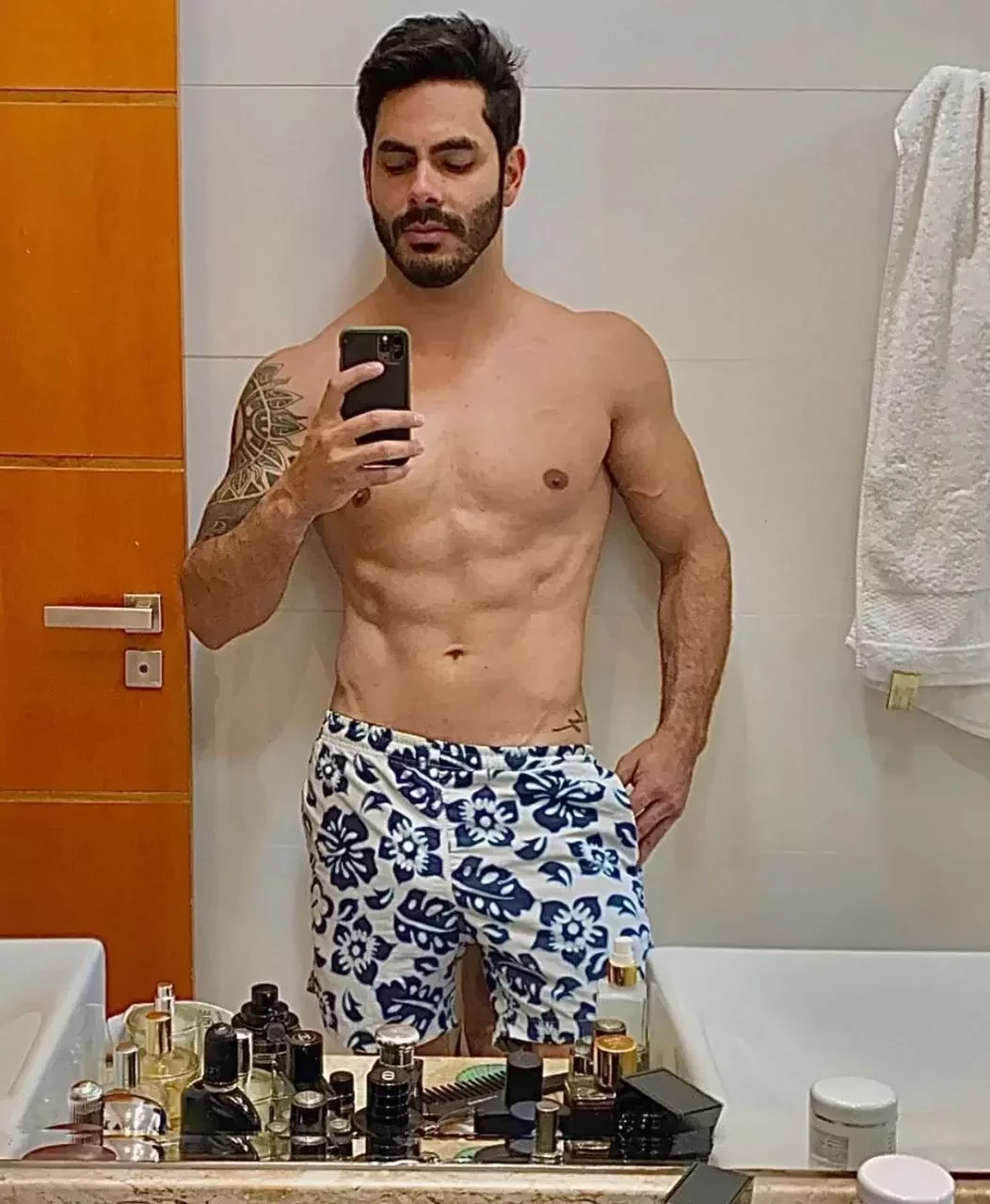 Veja cliques ousados do ex-BBB Rodolffo de sunga branca e corpão  - imagem 35977