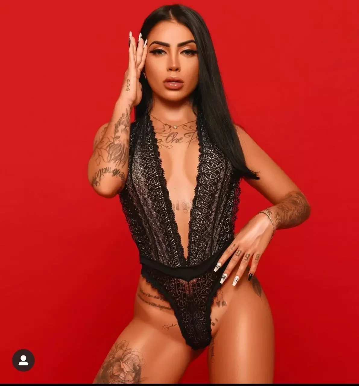 MC Mirella enlouquece fãs ao surgir nua em perfil para adultos - imagem 36077