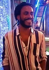 Ícaro escreve, atua e dubla