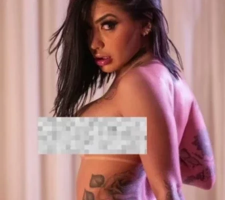 MC Mirella enlouquece fãs ao surgir nua em perfil para adultos