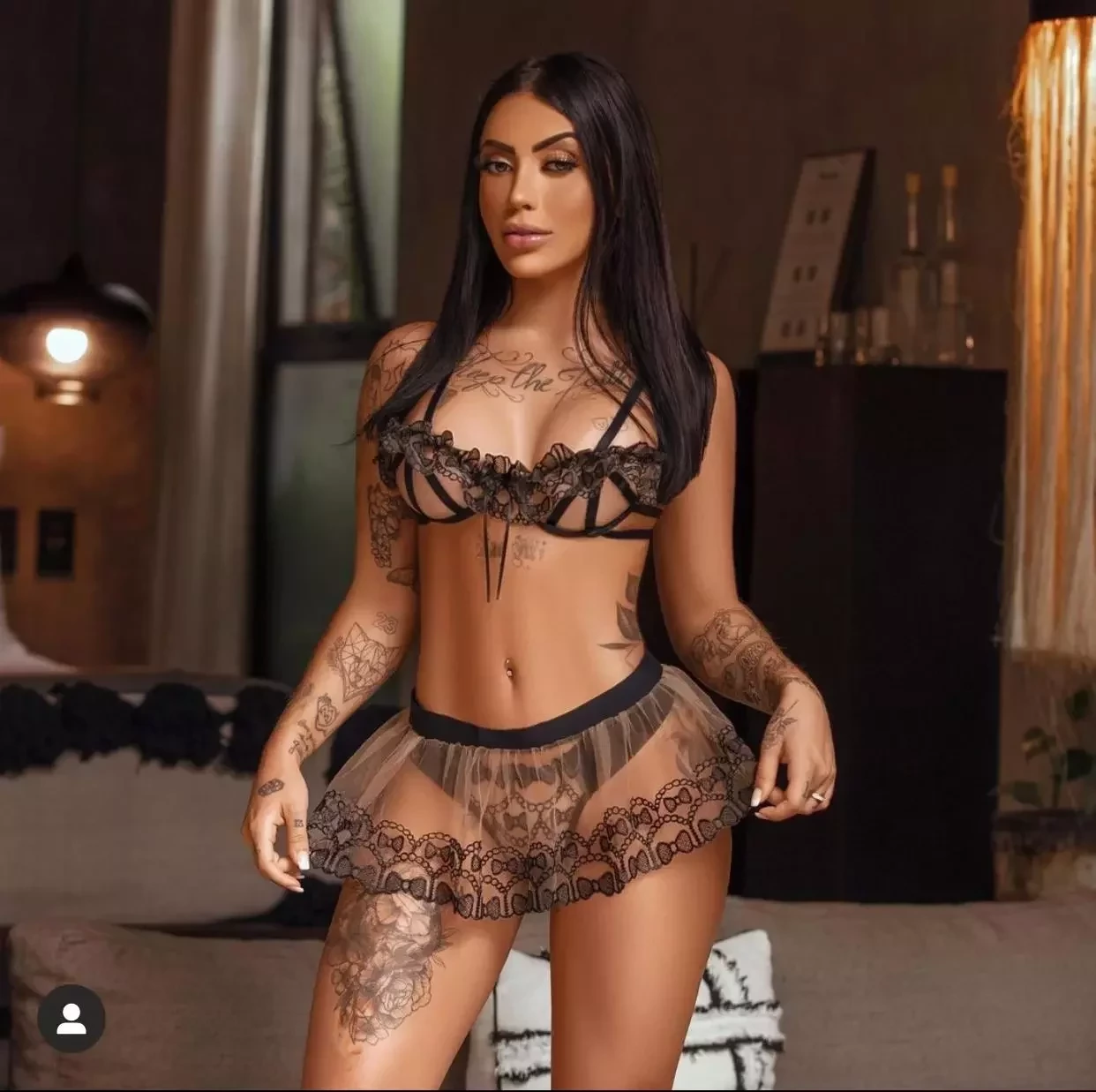 MC Mirella enlouquece fãs ao surgir nua em perfil para adultos - imagem 36075