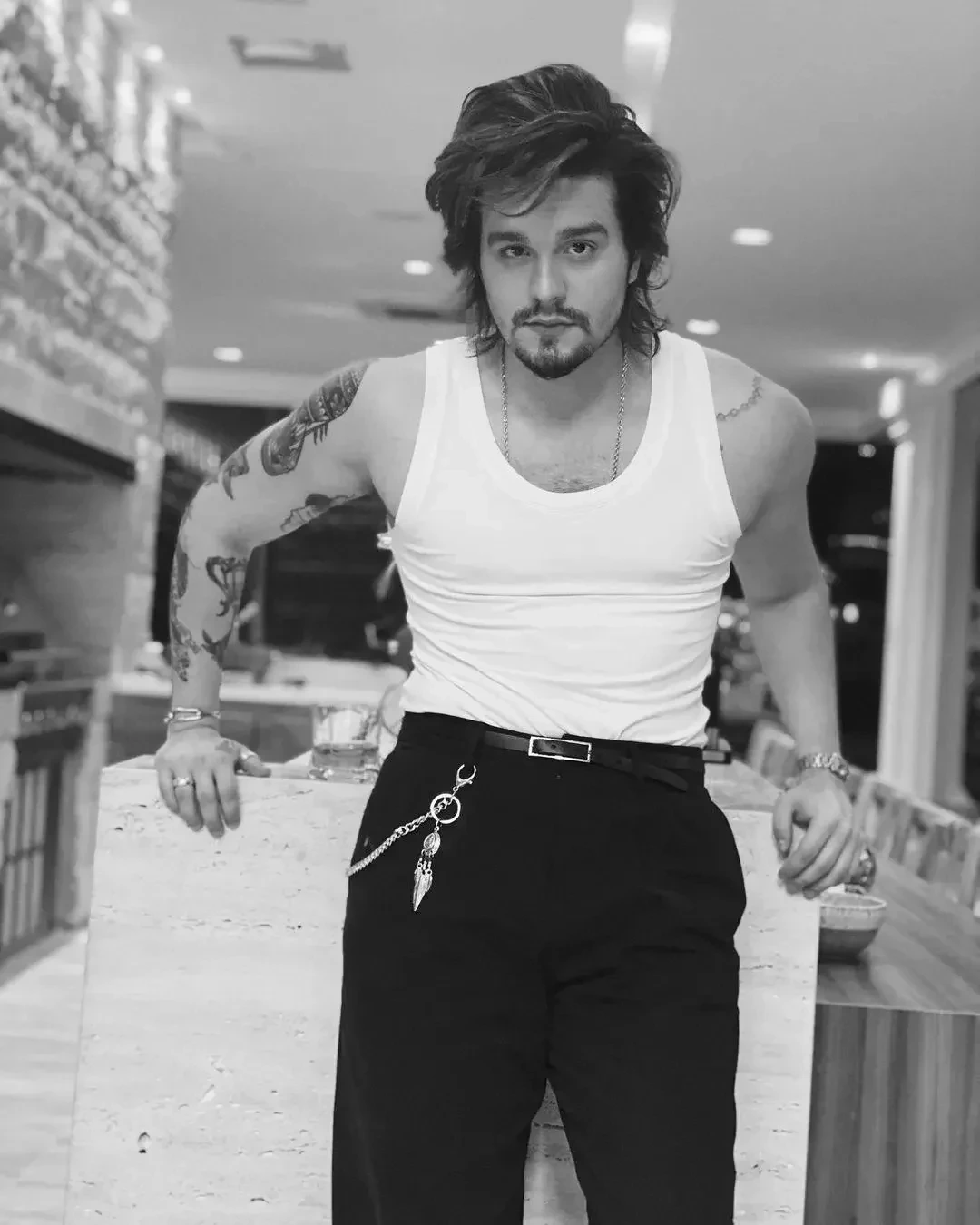 Luan Santana já revelou ter feito a três. Crédito: Reprodução/Instagram.