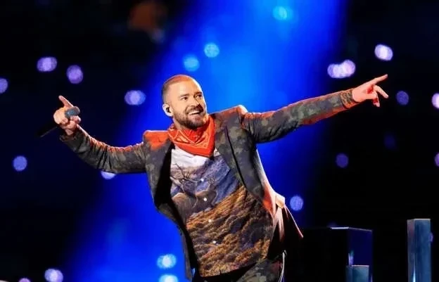 Cantores que perderam a voz e tiveram que pausar a carreira - imagem 39695