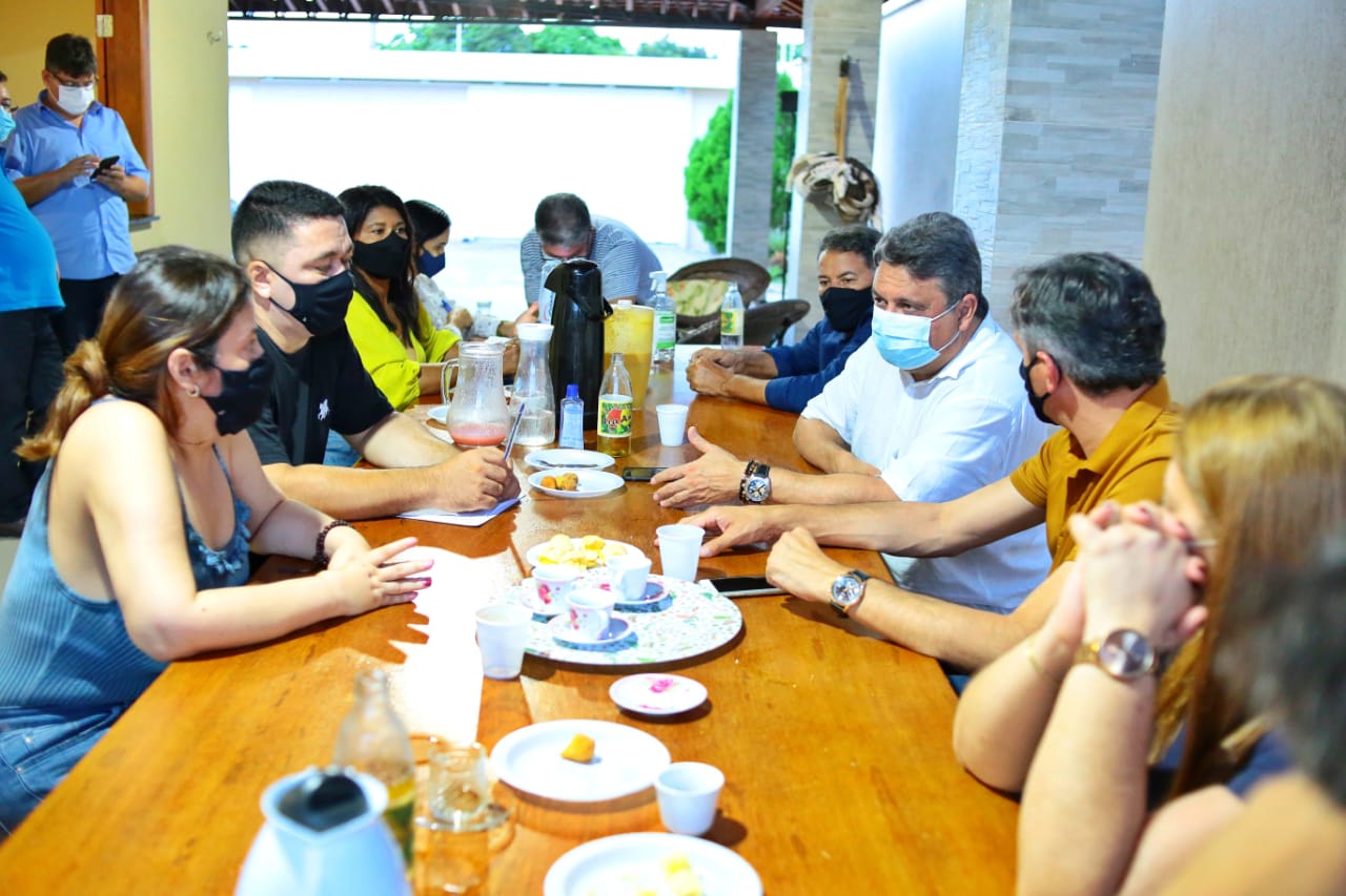 Deputado Júlio Arcoverde se reúne com prefeito Marcelo Costa em Valença - Imagem 2