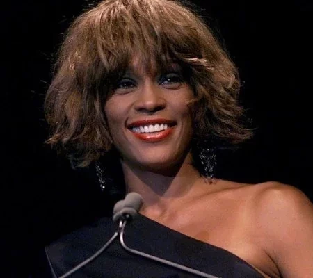 Relembre as celebridades que foram encontradas mortas em hotéis