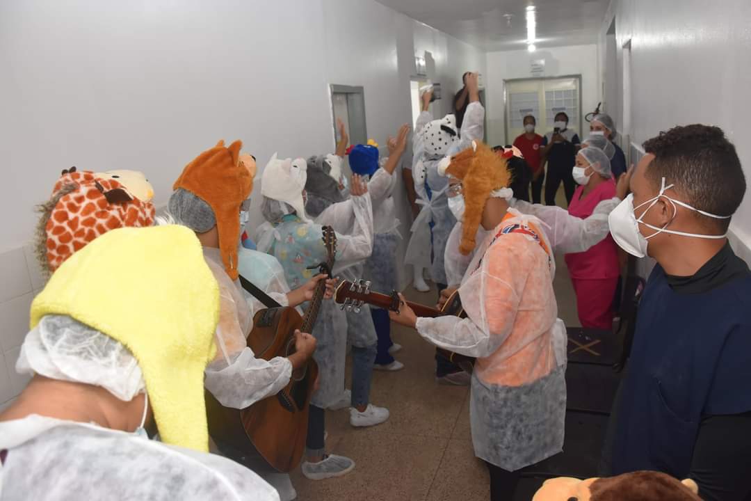 Hospital de Monsenhor Gil recebe Grupo Clowns, um momento de descontração - Imagem 21