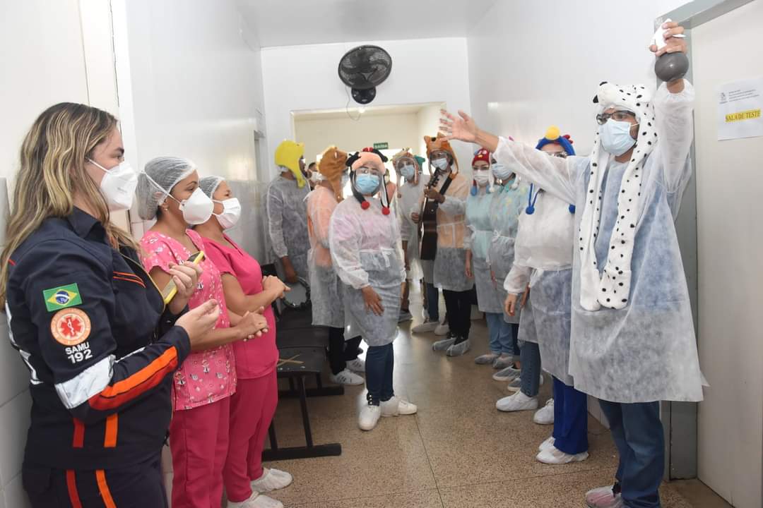 Hospital de Monsenhor Gil recebe Grupo Clowns, um momento de descontração - Imagem 11