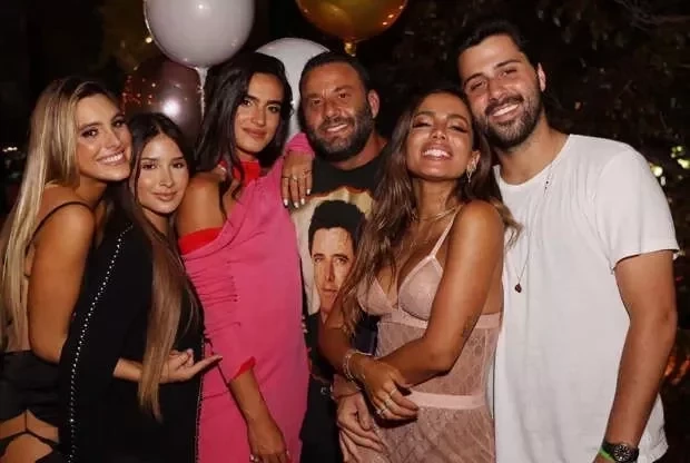 7 – Anitta e Michael Chetrit