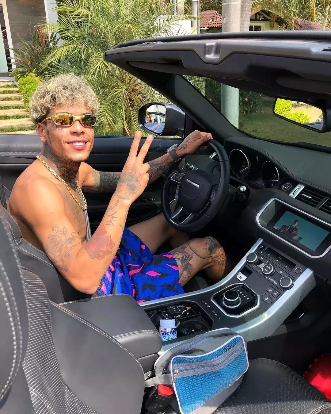 Mansão, carros luxuosos, muita ostentação; tudo sobre a fortuna de MC Kevin - imagem 40774