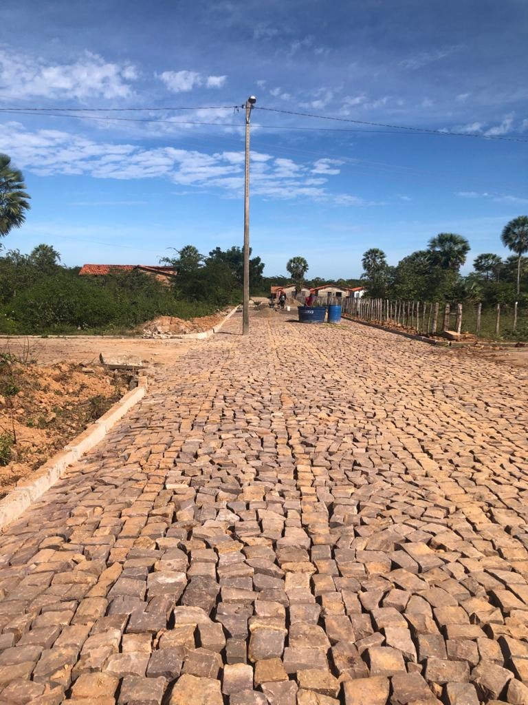Prefeito Genival Bezerra, visita obras de pavimentação poliédrica - Imagem 8