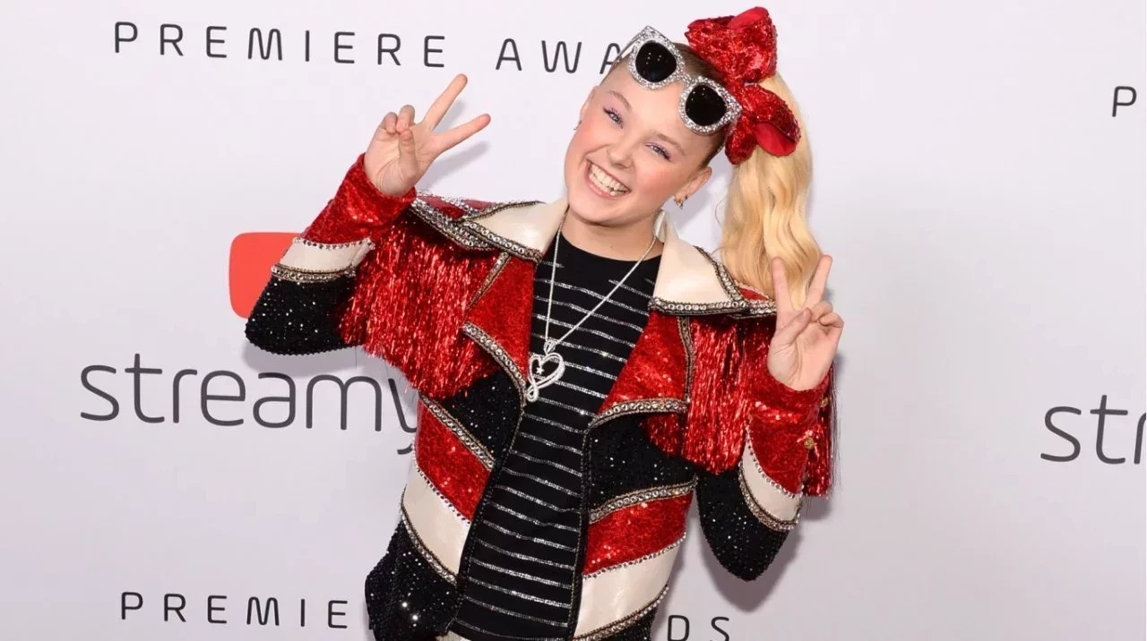 Famosos que se assumiram LGBTQ+ em 2021