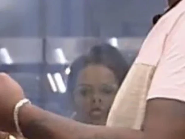 Juliette no vidro do líder