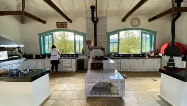 Com 5 suítes e capela gigante, conheça a luxuosa fazenda de Ana Maria Braga - imagem 41707