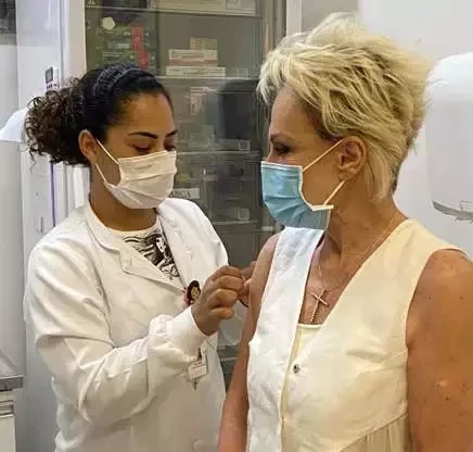 Veja famosos que já tomaram a vacina contra a Covid-19 - imagem 42700