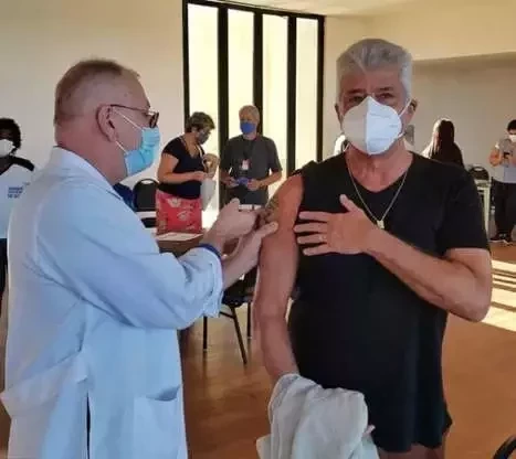Veja famosos que já tomaram a vacina contra a Covid-19 - imagem 42701