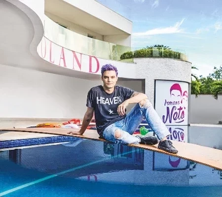 Mansão milionária e caneta de R$ 10 mil: o império de Felipe Neto