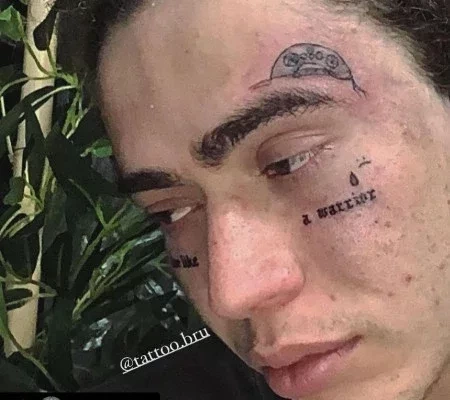 Visivelmente abalado, Whindersson exibe detalhes de tatuagens no rosto 