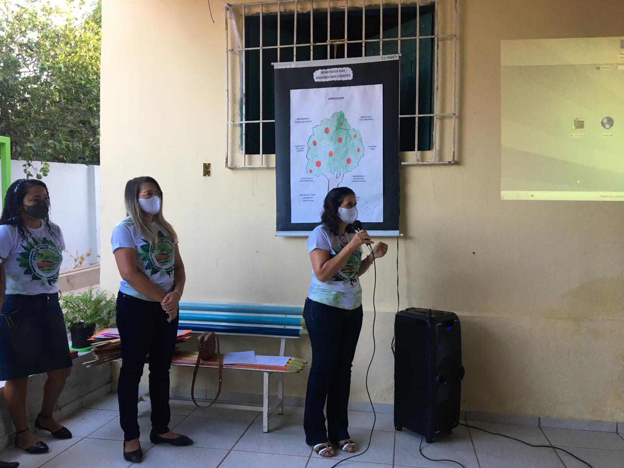 Manoel Emídio - Secretarias abre projetos e faz distribuição de lixeiras - Imagem 2