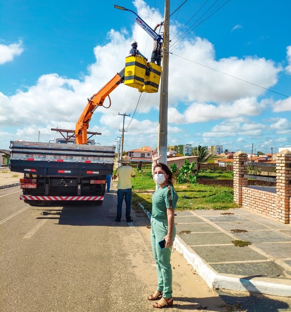  Prefeitura de Luís Correia leva iluminação à Orla de Atalaia  - Imagem 2