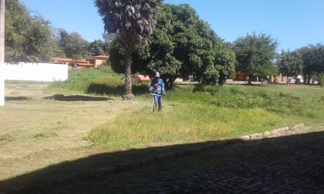 Prefeito João Luiz mantendo sua marca de cidade limpa em Monsenhor Gil - Imagem 2