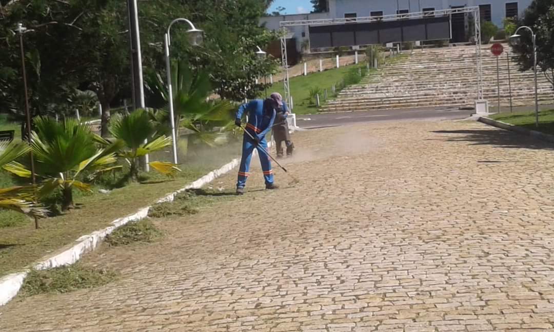 Prefeito João Luiz mantendo sua marca de cidade limpa em Monsenhor Gil - Imagem 4