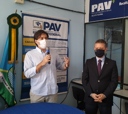 Prefeito de São Miguel do Tapuio inaugura PAV da Receita Federal