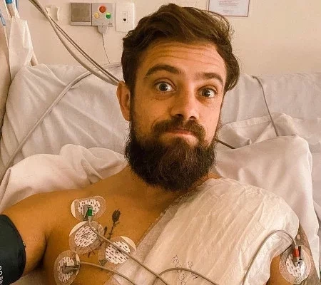 Com doença fatal, Rafael Cardoso coloca aparelho para prevenir morte súbita