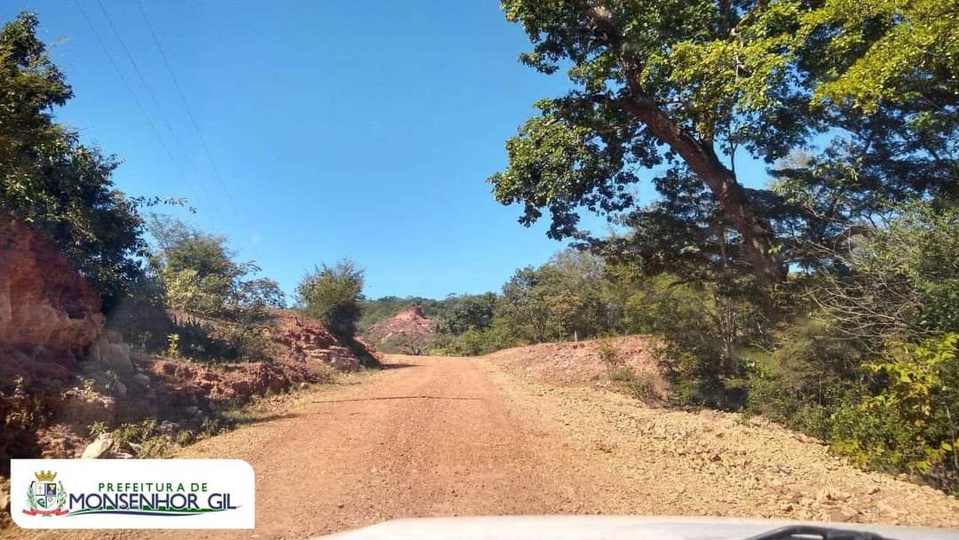 Prefeitura de Monsenhor Gil atuando na recuperação de suas estradas - Imagem 2