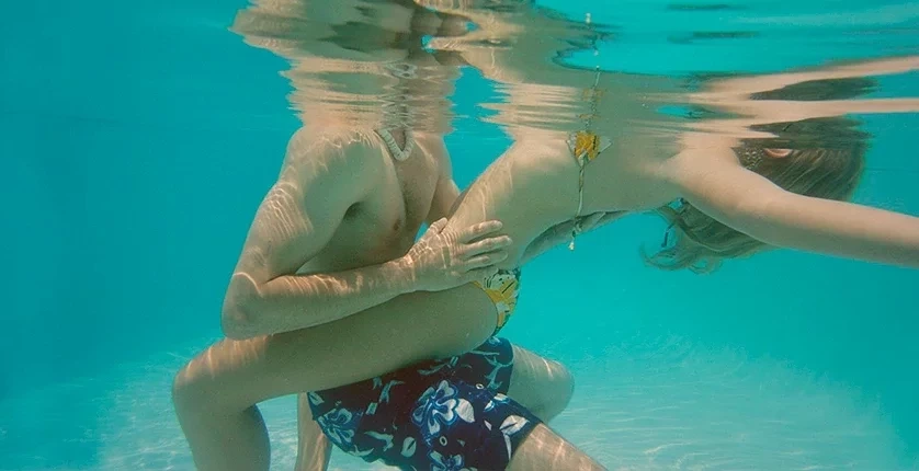 Sexo na piscina 