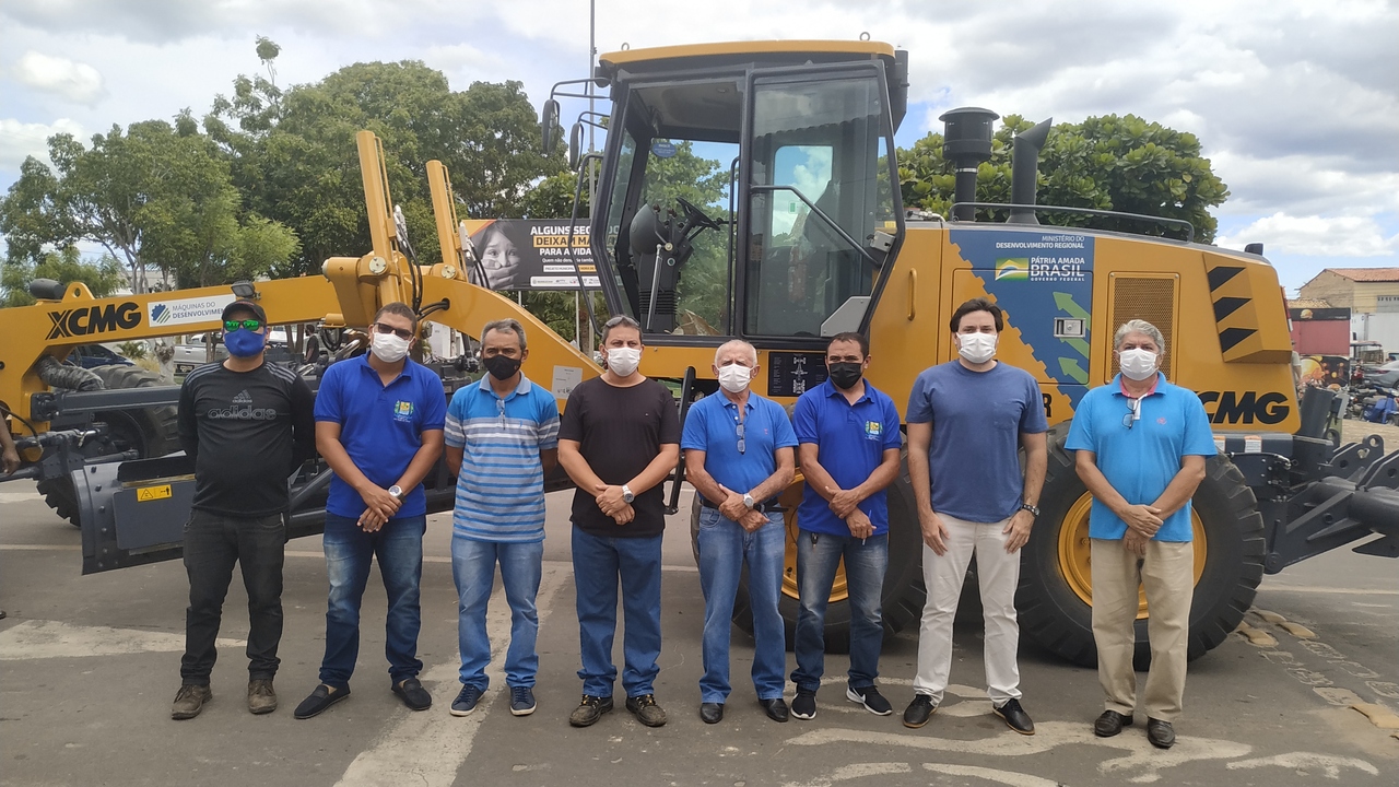 Prefeito Pompíllim (PSD) recebe uma nova máquina motoniveladora para SMT - Imagem 4