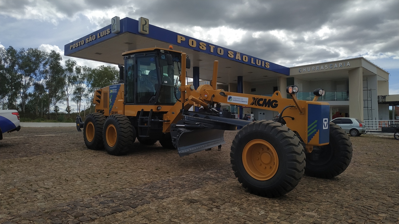 Prefeito Pompíllim (PSD) recebe uma nova máquina motoniveladora para SMT - Imagem 1