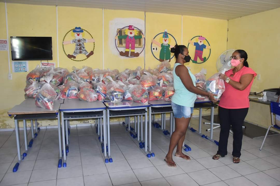 Prefeitura de Monsenhor Gil faz entrega de alimentos da merenda escolar - Imagem 4