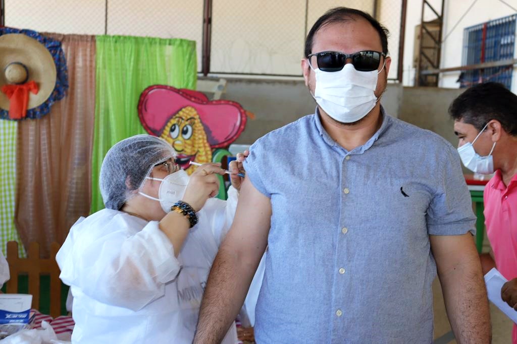 Trabalhadores da Educação são imunizados na cidade de Valença do Piaui - Imagem 58
