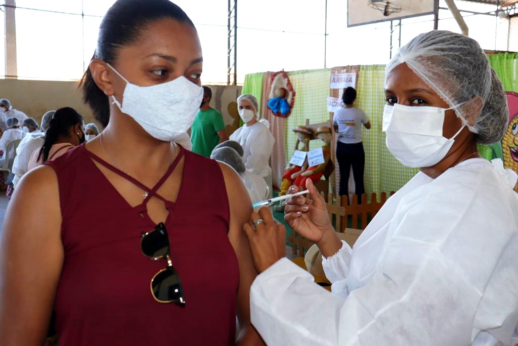Trabalhadores da Educação são imunizados na cidade de Valença do Piaui - Imagem 57