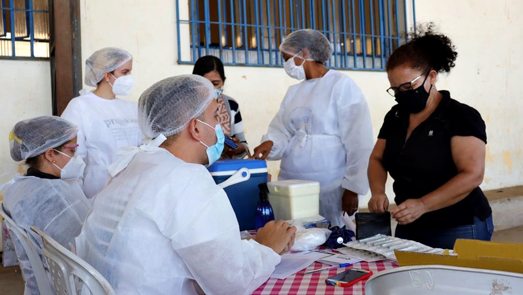 Trabalhadores da Educação são imunizados na cidade de Valença do Piaui - Imagem 19