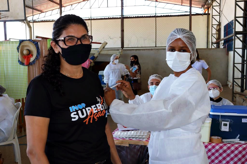 Trabalhadores da Educação são imunizados na cidade de Valença do Piaui - Imagem 32