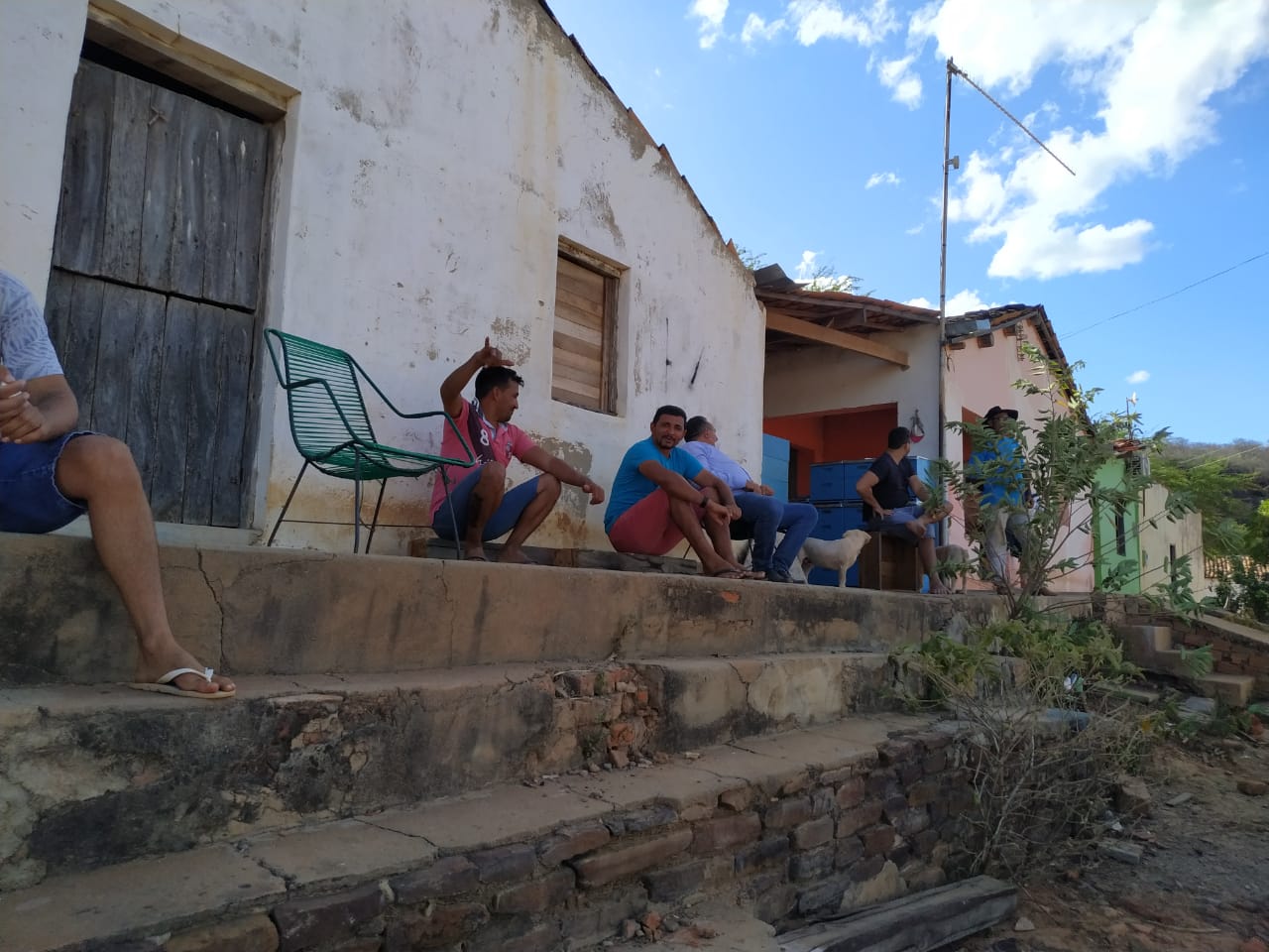 Prefeito Miguel Rodrigues acompanha recuperação de estrada vicinal  - Imagem 5