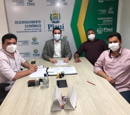 Prefeito Miguel Rodrigues e Deputado Nerinho assinam convênio Kit Diesel