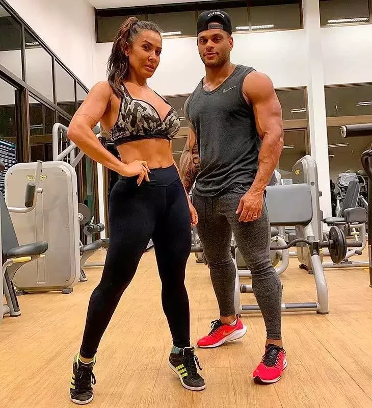  Scheila Carvalho e Tony Salles