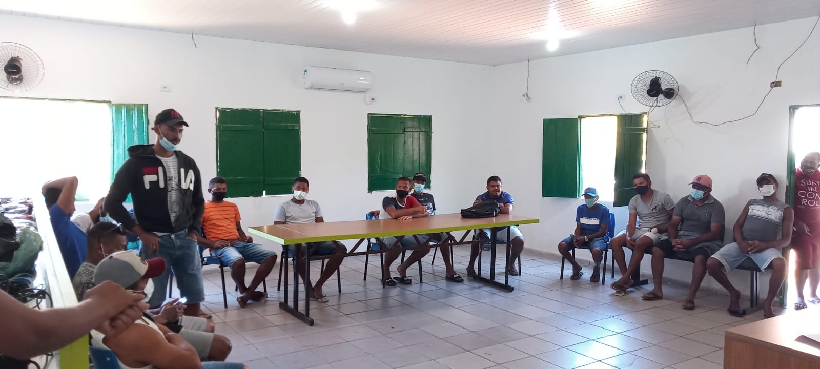 Prefeito de Cajazeiras realiza entrega de uniformes - Imagem 2